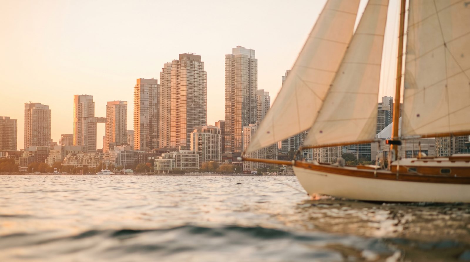 What does it mean for Toronto condo buyers that high-value mortgages are defaulting at twice the rate?